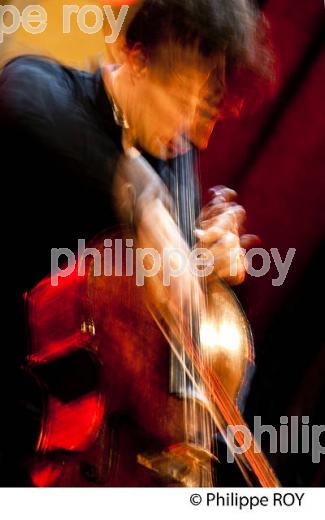 CONCERT DE FRANCOIS SALQUE VIOLONCELLISTE, BOURG ARTS ET VINS, GIRONDE. (00C04804.jpg)