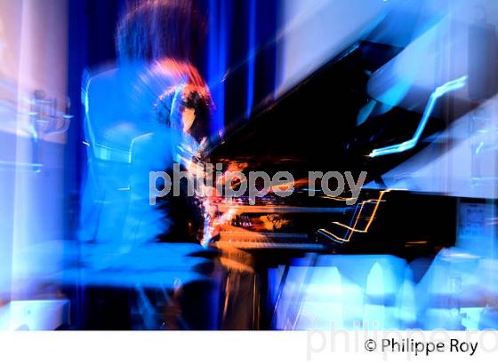 RECITAL SIMON GHRAICHY, PIANO, BOURG ARTS ET VINS, GIRONDE. (00C04834.jpg)