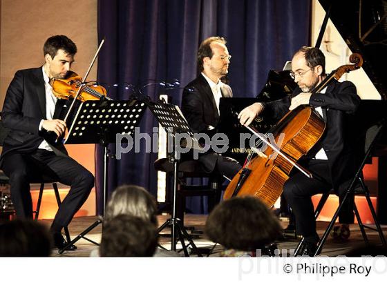 CONCERT, TRIO CHAUSSON, BOURG ARTS ET VINS, GIRONDE. (00C04923.jpg)