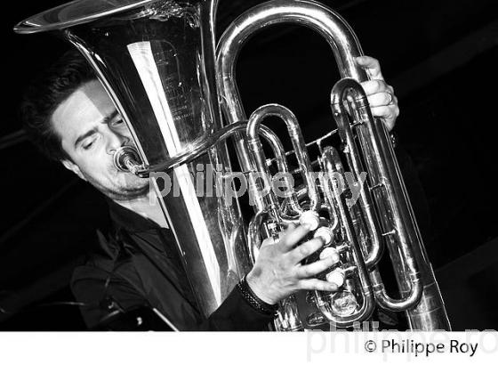 CONCERT, GUILLAUME VINCENT ET THOMAS LELEU,  BOURG ARTS ET VINS, GIRONDE. (00C05039.jpg)