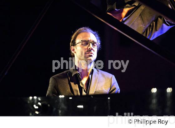 RECITAL DE GUILLAUME VINCENT , PIANO,  BOURG ARTS ET VINS, GIRONDE. (00C05128.jpg)