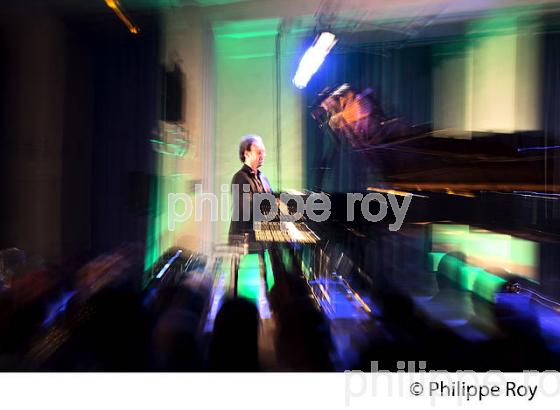 RECITAL DE GUILLAUME VINCENT , PIANO,  BOURG ARTS ET VINS, GIRONDE. (00C05131.jpg)