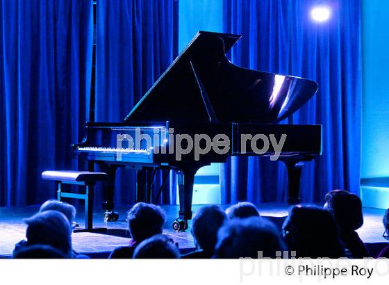RECITAL DE GUILLAUME VINCENT , PIANO,  BOURG ARTS ET VINS, GIRONDE. (00C05132.jpg)