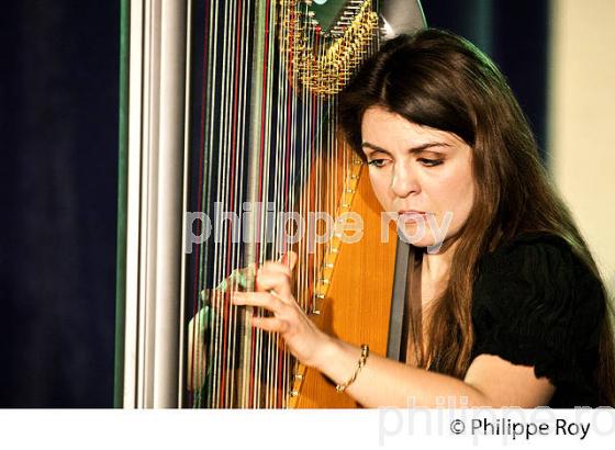 CONCERT,PAULINE HAAS, HARPE,  BOURG ARTS ET VINS, GIRONDE. (00C05210.jpg)