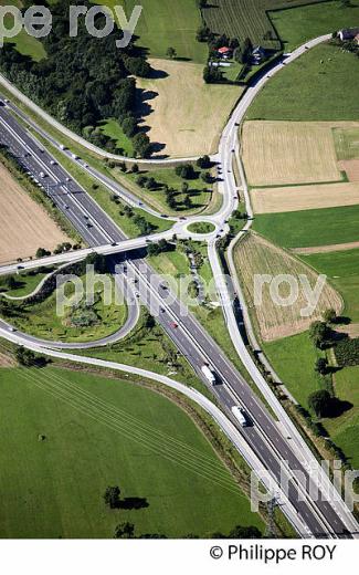 ECHANGEUR AUTOROUTIER, CHALLES LES EAUX, SAVOIE, FRANCE (00E04014.jpg)