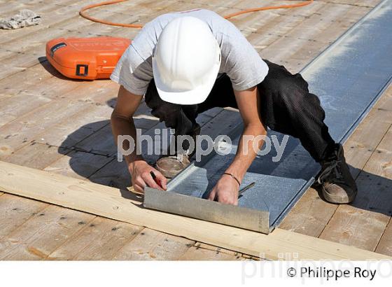 CHANTIER, TOITURE EN ZINC, SOCIETE SECB, LUDON MEDOC, GIRONDE. (00E05721.jpg)