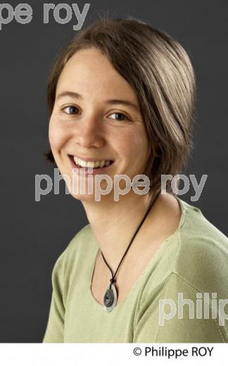 PORTRAIT D' UNE JEUNE FEMME (00P01503.jpg)