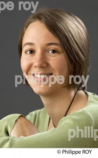 PORTRAIT D' UNE JEUNE FEMME (00P01505.jpg)