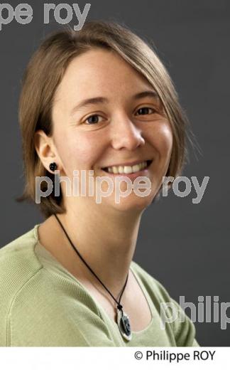 PORTRAIT D' UNE JEUNE FEMME (00P01508.jpg)