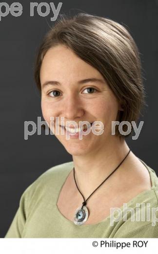 PORTRAIT D' UNE JEUNE FEMME (00P01509.jpg)