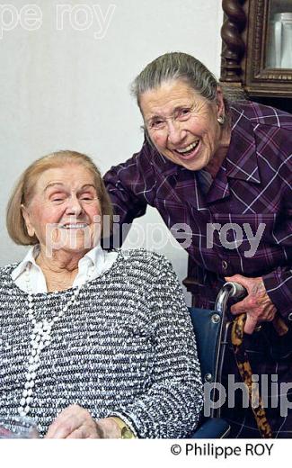 ANNIVERSAIRE, 91 ANS, JANINE BOISSIERE, SAILLANS, GIRONDE (00P02809.jpg)