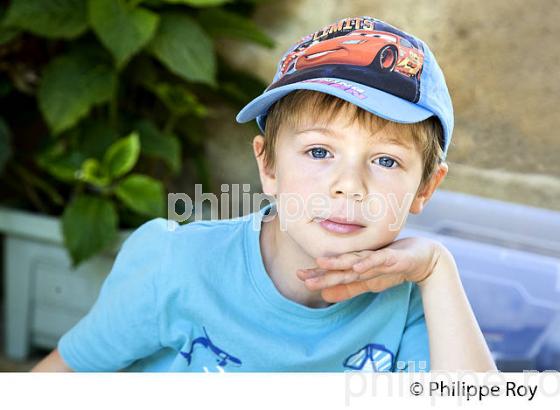 PORTRAIT, ENFANT, 5 ANS,  LANGON, GIRONDE. (00P03015.jpg)