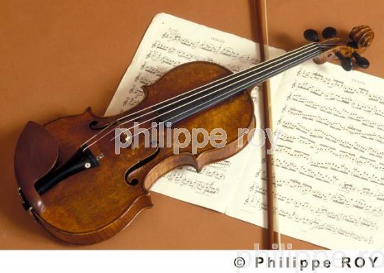 Instrument de musique (00S01404.jpg)