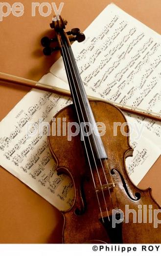 Instrument de musique (00S01405.jpg)