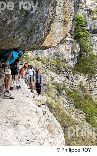 VIA FERRATA, ASPRES SUR BUECH , PROVENCE, FRANCE (00S05314.jpg)