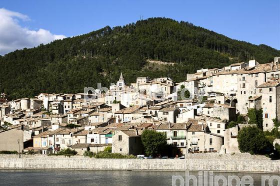 SISTERON, ALPES DE HAUTE PROVENCE, PROVENCE, FRANCE (04F00107.jpg)
