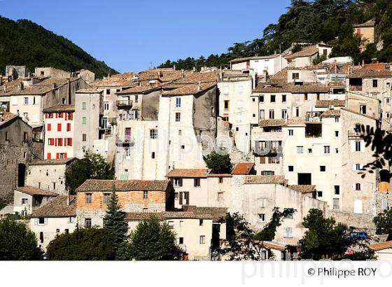 SISTERON, ALPES DE HAUTE PROVENCE, PROVENCE, FRANCE (04F00109.jpg)