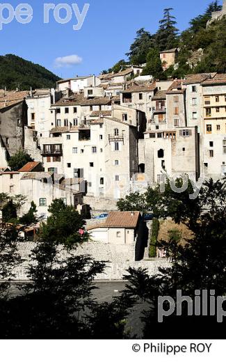 SISTERON, ALPES DE HAUTE PROVENCE, PROVENCE, FRANCE (04F00115.jpg)