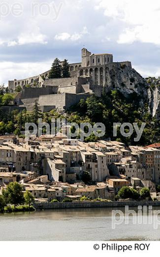 SISTERON, ALPES DE HAUTE PROVENCE, PROVENCE, FRANCE (04F00116.jpg)
