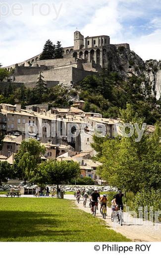 SISTERON, ALPES DE HAUTE PROVENCE, PROVENCE, FRANCE (04F00117.jpg)