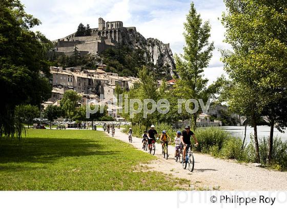 SISTERON, ALPES DE HAUTE PROVENCE, PROVENCE, FRANCE (04F00118.jpg)
