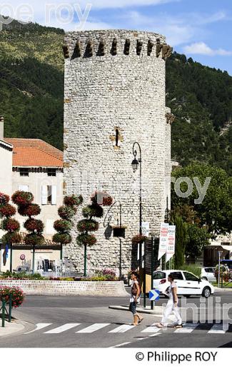 SISTERON, ALPES DE HAUTE PROVENCE, PROVENCE, FRANCE (04F00126.jpg)
