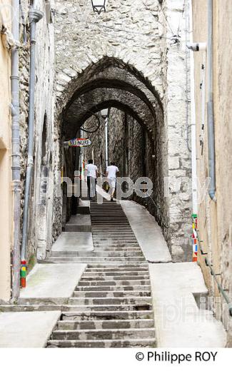 SISTERON, ALPES DE HAUTE PROVENCE, PROVENCE, FRANCE (04F00132.jpg)