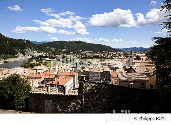 SISTERON, ALPES DE HAUTE PROVENCE, PROVENCE, FRANCE (04F00204.jpg)