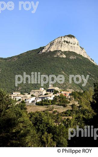 VILLAGE DE LAGRAND, PAYS DU BUECH, PROVENCE, FRANCE (05F00616.jpg)