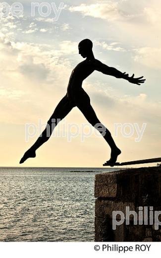 QUARTIER DU VIEIL ANTIBES, ANTIBES-JUAN -LES-PINS, COTE D' AZUR. (06F00232.jpg)