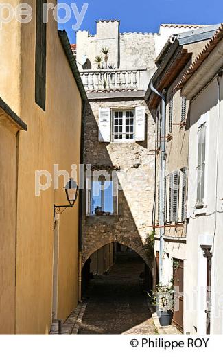 QUARTIER DU VIEIL ANTIBES, ANTIBES-JUAN -LES-PINS, COTE D' AZUR. (06F00235.jpg)