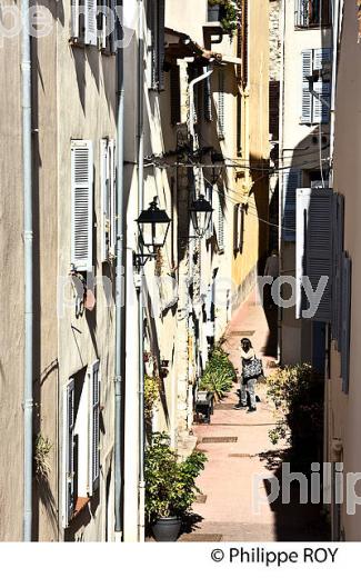 QUARTIER DU VIEIL ANTIBES, ANTIBES-JUAN -LES-PINS, COTE D' AZUR. (06F00240.jpg)