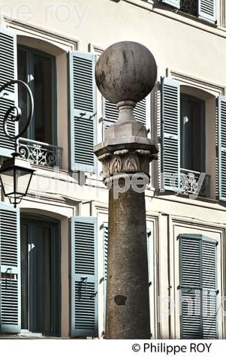 QUARTIER DU VIEIL ANTIBES, ANTIBES-JUAN -LES-PINS, COTE D' AZUR. (06F00327.jpg)