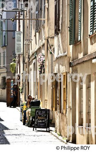 QUARTIER DU VIEIL ANTIBES, ANTIBES-JUAN -LES-PINS, COTE D' AZUR. (06F00334.jpg)