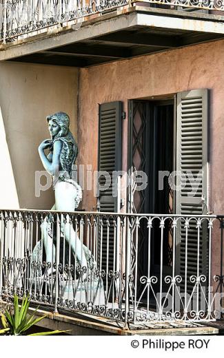 QUARTIER DU VIEIL ANTIBES, ANTIBES-JUAN -LES-PINS, COTE D' AZUR. (06F00336.jpg)