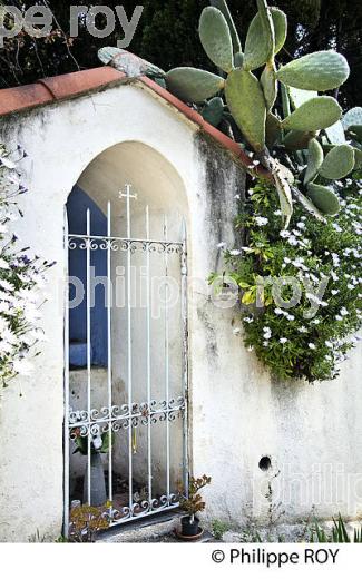 CHEMIN DU ROSAIRE, LA RIVIERA,  VILLE DE MENTON , COTE D' AZUR. (06F00930.jpg)