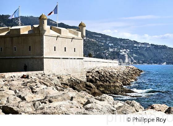 LE BASTION,  FRONT DE  MER,  VILLE DE MENTON , COTE D' AZUR. (06F01127.jpg)