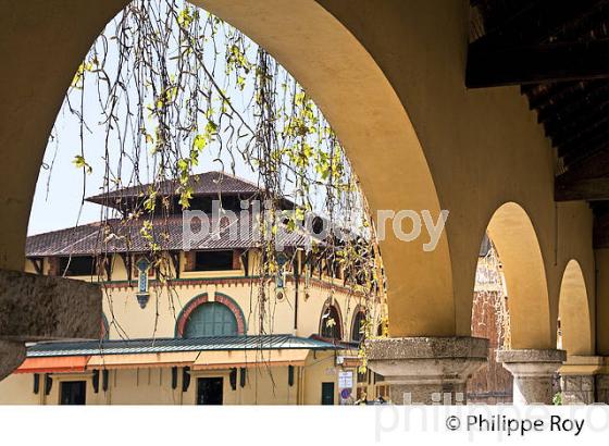 VIEILLE  VILLE DE MENTON , COTE D' AZUR. (06F01210.jpg)