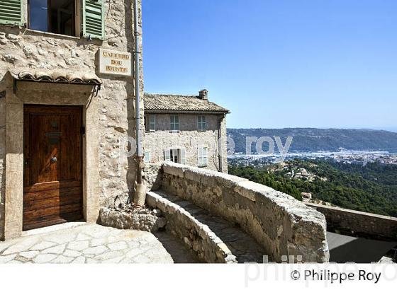 VILLAGE PERCHE  DE CARROS,  VALLEE DU  VAR, ALPES MARITIMES. (06F02001.jpg)