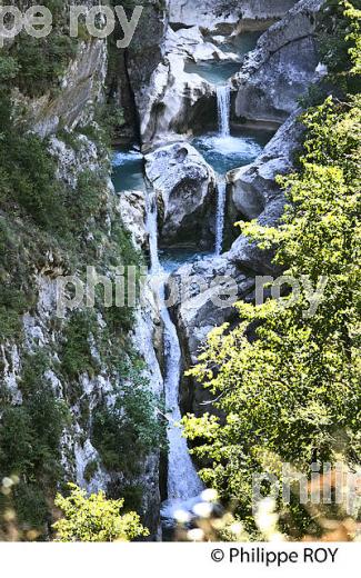 VILLAGE PERCHE   DE SAINT AUBAN, VALLEE DE L'  ESTERON, ALPES MARITIMES. (06F02035.jpg)
