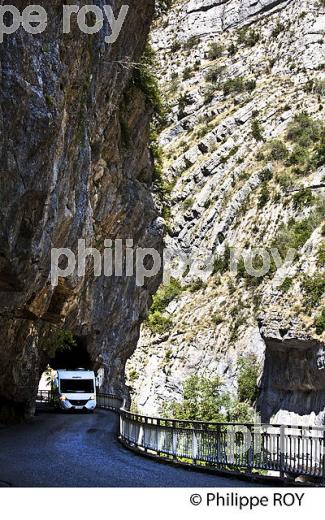 VILLAGE PERCHE   DE SAINT AUBAN, VALLEE DE L'  ESTERON, ALPES MARITIMES. (06F02038.jpg)