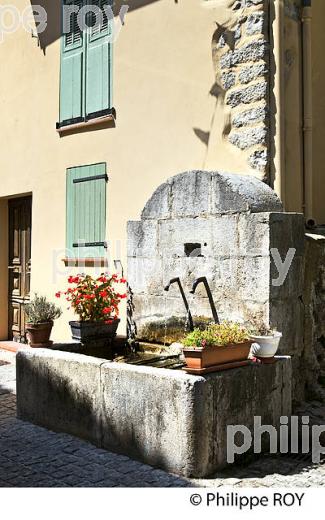 VILLAGE PERCHE   DE BRIANCONNET , VALLEE DE L'  ESTERON, ALPES MARITIMES. (06F02111.jpg)