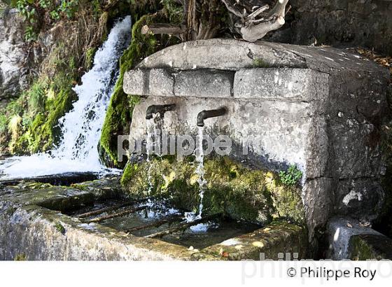VILLAGE PERCHE   DE GARS, VALLEE DE L'  ESTERON, ALPES MARITIMES. (06F02125.jpg)