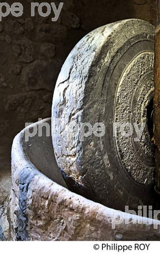 VILLAGE PERCHE   DE GARS, VALLEE DE L'  ESTERON, ALPES MARITIMES. (06F02210.jpg)