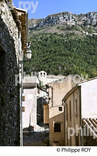 VILLAGE PERCHE  LE MAS VALLEE DE L' ESTERON, ALPES MARITIMES. (06F02229.jpg)