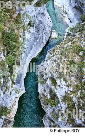 VILLAGE    DE AIGLUN , VALLEE DE L'  ESTERON, ALPES MARITIMES. (06F02403.jpg)