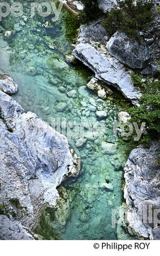 VILLAGE    DE AIGLUN , VALLEE DE L'  ESTERON, ALPES MARITIMES. (06F02416.jpg)