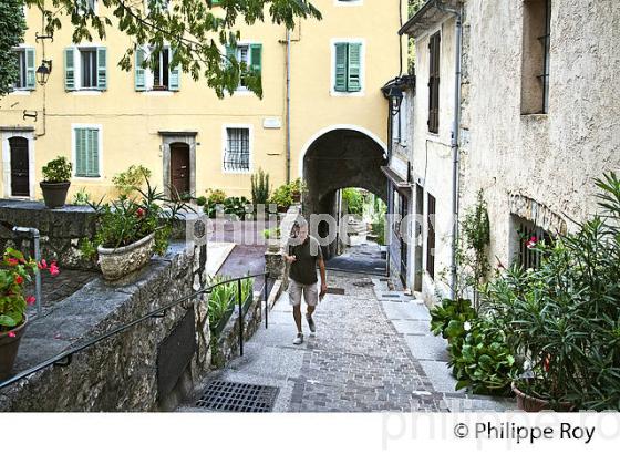 VILLAGE PERCHE  DE ROQUESTERON, VALLEE DE L' ESTERON, ALPES MARITIMES. (06F02507.jpg)