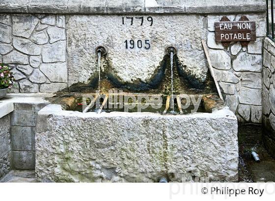 VILLAGE PERCHE  DE ROQUESTERON, VALLEE DE L' ESTERON, ALPES MARITIMES. (06F02517.jpg)