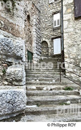 VILLAGE PERCHE  DE GREOLIERES , VALLEE DU LOUP, ALPES MARITIMES. (06F02630.jpg)